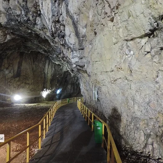 Parapetti in vetroresina PRFV Saimex nella grotta di Ialomița, Romania