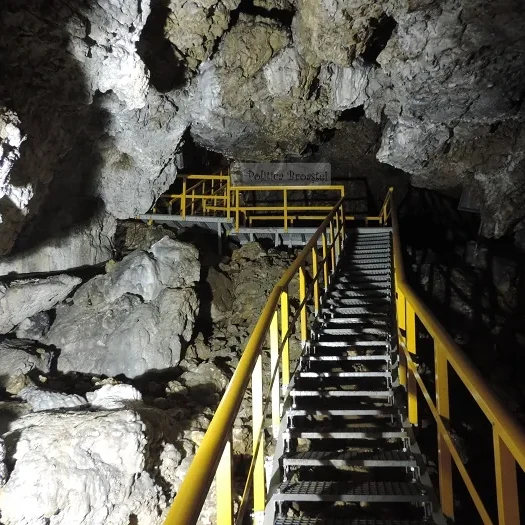 Parapetti in vetroresina PRFV Saimex nella grotta di Ialomița, Romania